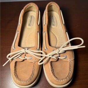 Sperry Women's Light Brown/Tan Leather Moccasins with Off-White Laces